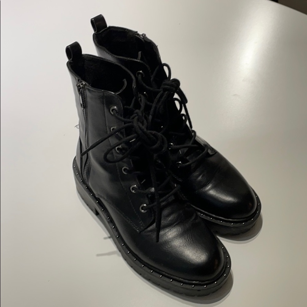 Combat boots